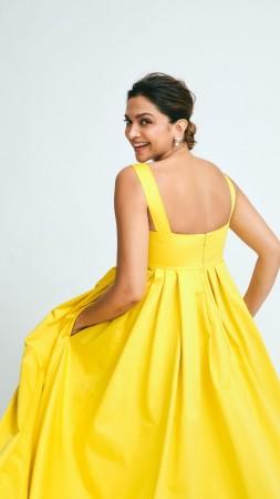 deepika padukone flaunts baby bump deepika padukone flaunts baby bump