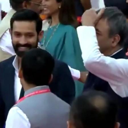 Akshay Kumar, SRK hug each other; Anant- Mukesh Ambani, Kangana Ranaut, Vikrant Massey graced PM Modi's oath taking ceremony Akshay Kumar, SRK hug each other; Anant- Mukesh Ambani, Kangana Ranaut, Vikrant Massey graced PM Modi's oath taking ceremony