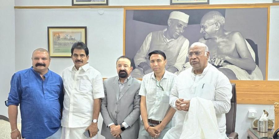 Newly elected Independent Lok Sabha member Haji Haneefa Jan with Congress president Mallikarjun Kharge Haji Haneefa Jan
