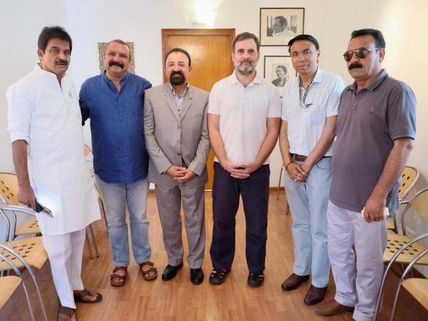 Haji Haneefa Jan with Rahul Gandhi Haji Haneefa Jan