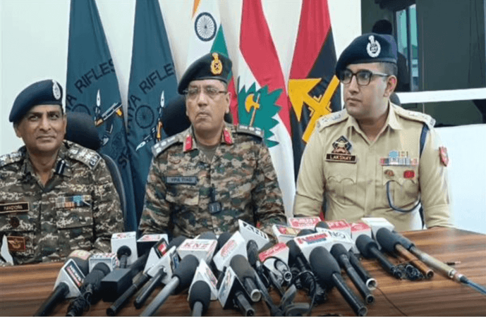 Senior officers of the Army and Police giving details of the terrorist killed in Bandipora. Media conference