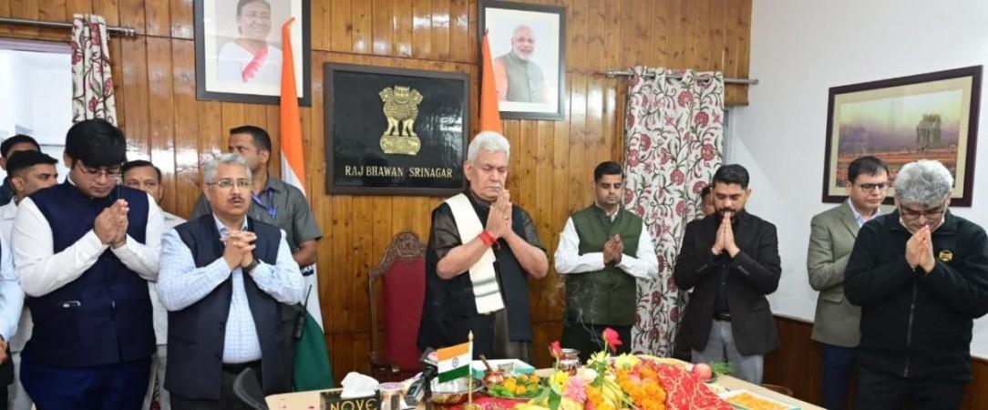 LG Manoj Sinha performing 'Pratham Puja' to mark ceremonial beginning of this year's Amarnath Yatra LG Manoj Sinha