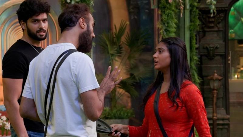Shivani Kumari's remark on Poloumi Das's plunging neckline outfit irks netizens Shivani Kumari's remark on Poloumi Das's plunging neckline outfit irks netizens