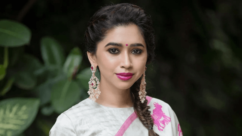 Aarti Ravi