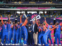 MS Dhoni congratulates Team India