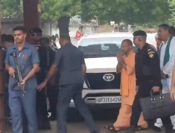 CM Yogi visits Hathras, meets injured persons