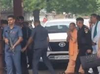 CM Yogi visits Hathras, meets injured persons