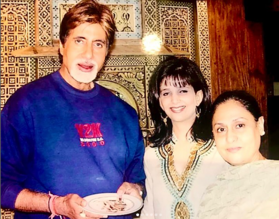 Amitabh Bachchan with his holistic trainers Amitabh Bachchan with his holistic trainers