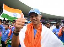 Dravid refuses extra Rs 2.5 cr bonus, opts for equal reward for support staff