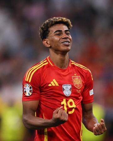 Spain enter final with comeback win over France