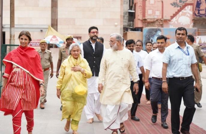 Jaya Bachchan, Abhishek Bachchan, Shweta Nanda visit Kashi Vishwanath temple Jaya Bachchan, Abhishek Bachchan, Shweta Nanda visit Kashi Vishwanath temple
