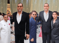 Khali with Mukesh Ambani, Shah Rukh Khan, Aryan Khan