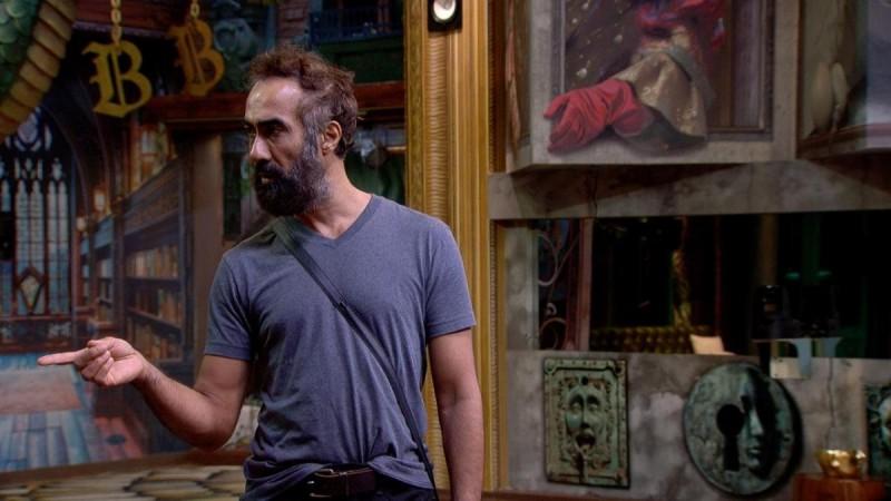Angry Ranvir Shorey hurls abuses at Sana Makbul latter calls him,' Gandi Naali ka Keda Angry Ranvir Shorey hurls abuses at Sana Makbul latter calls him,' Gandi Naali ka Keda