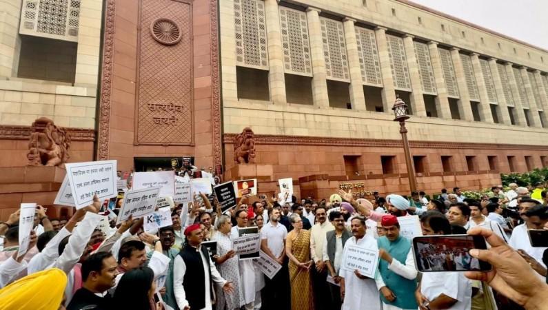 INDIA bloc protests against Union Budget