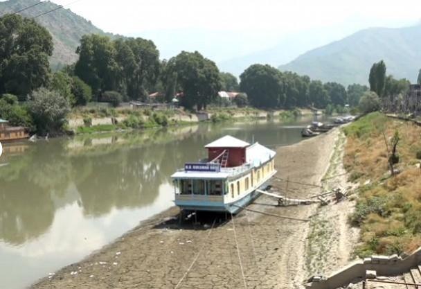 Unprecedented heatwave in Kashmir, primary classes suspended till July 30