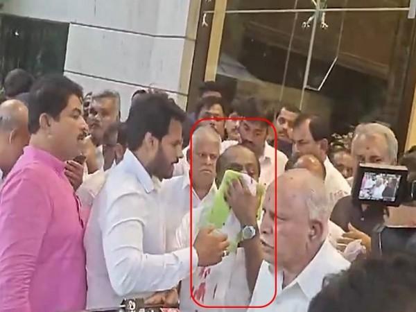 H.D. Kumaraswamy hospitalised after suffering nosebleed; discharged H.D. Kumaraswamy hospitalised after suffering nosebleed; discharged