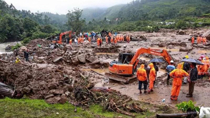 Kerala CM seeks Army's help in Wayanad Kerala CM seeks Army's help in Wayanad, death toll reaches 44
