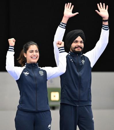 Paris Olympics: India applaud Manu, Sarabjot for history making bronze medal Paris Olympics: India applaud Manu, Sarabjot for history making bronze medal
