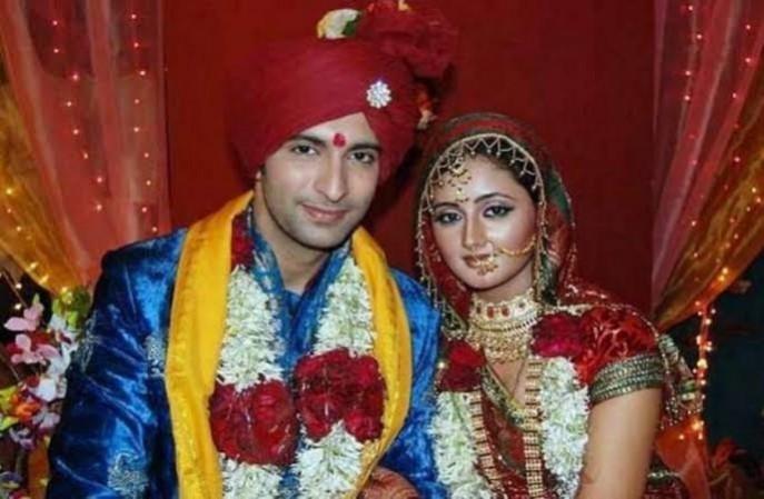 'Slept inside my Audi, was homeless for 4 Days': Rashami Desai's 'financial struggle' story sparks meme fest 'Slept inside my Audi, was homeless for 4 Days': Rashami Desai's 'financial struggle' story sparks meme fest