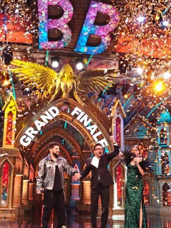 'Come to me baby': Sana Makhbul beams with joy, does happy dance as she gets crowned as winner of Bigg Boss OTT 3 [Watch]