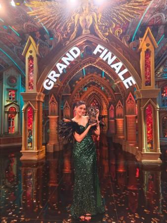 'Come to me baby': Sana Makhbul beams with joy, does happy dance as she gets crowned as winner of Bigg Boss OTT 3 [Watch]