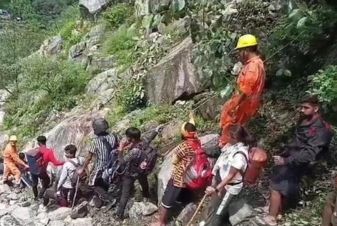 Heavy rainfall in Kedarnath damages several routes, triggers major rescue operations Heavy rainfall in Kedarnath damages several routes, triggers major rescue operations Heavy rainfall in Kedarnath damages several routes, triggers major rescue operations