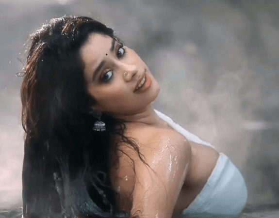 janhvi kapoor in dheere dheere song janhvi kapoor in dheere dheere song