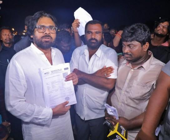 Asking Andhra Pradesh cabbies to leave Hyderabad not fair: Pawan Kalyan