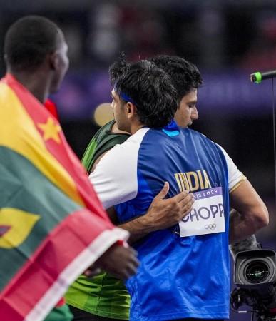 'Of love, hugs and victory': Abhishek Bachchan hugs emotional Neeraj Chopra; Lara Dutta, Mahesh Bhupathi posed with silver medalist 'Of love, hugs and victory': Abhishek Bachchan hugs emotional Neeraj Chopra; Lara Dutta, Mahesh Bhupathi posed with silver medalist