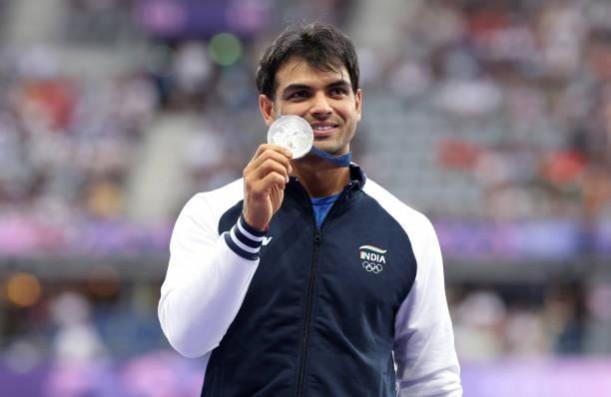 'Of love, hugs and victory': Abhishek Bachchan hugs emotional Neeraj Chopra; Lara Dutta, Mahesh Bhupathi posed with silver medalist 'Of love, hugs and victory': Abhishek Bachchan hugs emotional Neeraj Chopra; Lara Dutta, Mahesh Bhupathi posed with silver medalist