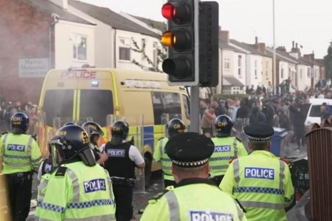 Public order 'stabilises' in UK after days of riots