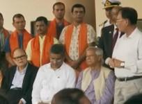 Yunus visits historic Dhaka temple, assures no discrimination against Hindus in Bangladesh