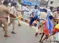 Patna Police lathi charge protestors during Bharat Bandh