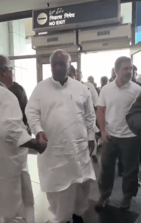 Leader of the Opposition Rahul Gandhi and Congress president Mallikarjun Kharge arrive at Srinagar on Wednesday Rahul Gandh, Kharge