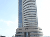 Sensex, Nifty trade flat amid mixed global cues