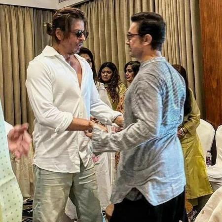 'Rude, arrogant': Netizens slam SRK as he avoids young female fan screaming his name; Aamir Khan, Jackie Shroff oblige young fans with pictures 'Rude, arrogant': Netizens slam SRK as he avoids young female fan screaming his name; Aamir Khan, Jackie Shroff oblige young fans with pictures
