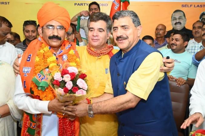SSP Mohan Lal Bhagat joined BJP a day after his retirement case was approved. SSP Mohan Lal Bhagat