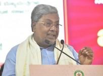 BJP offering Rs 100 crores to Cong MLAs to topple K'taka govt: Siddaramaiah