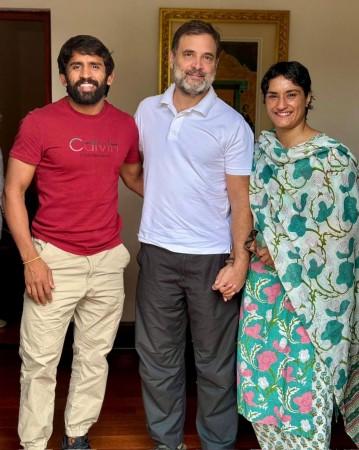 Wrestlers Vinesh, Bajrang meet Rahul amid talks of debut in Haryana polls Wrestlers Vinesh, Bajrang meet Rahul amid talks of debut in Haryana polls