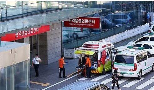 South Korea mobilises military doctors amid deepening health care crisis South Korea mobilises military doctors amid deepening health care crisis