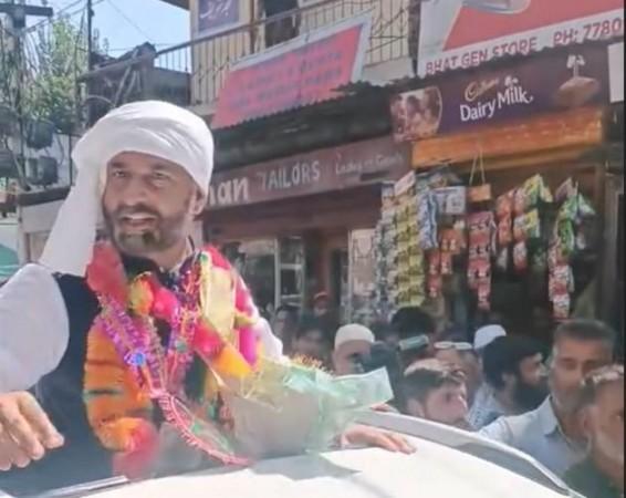 Congress leader defies party, files nomination papers against Omar Abdullah