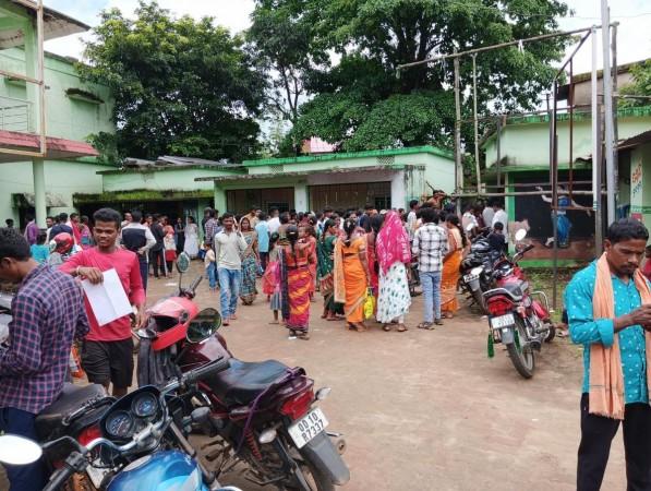 Huge rush at various centres as submission process begins for Subhadra Yojana