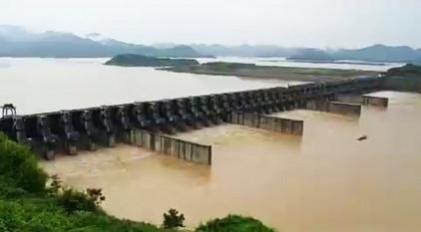 Andhra floods affect 10 lakh people, damaged crops over 5 lakh acres