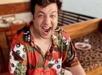 Varun Sharma shows how he reacts when there's 'chole bhature' for lunch