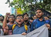 30-member junior doctors' delegation head to Nabanna for 'talks' with Mamata