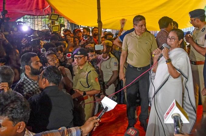 RG Kar tragedy: Junior doctors reach CM's residence, talks stalled over recording demand