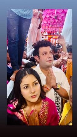 Shehnaaz Gill and Varun Sharma at Lalbaugh Cha Raja Shehnaaz Gill and Varun Sharma at Lalbaugh Cha Raja