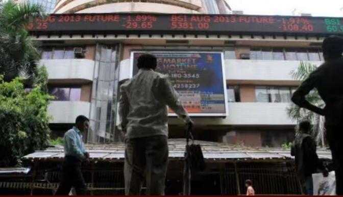 Sensex closes up by 236 pts, NTPC and Kotak Mahindra Bank top gainers