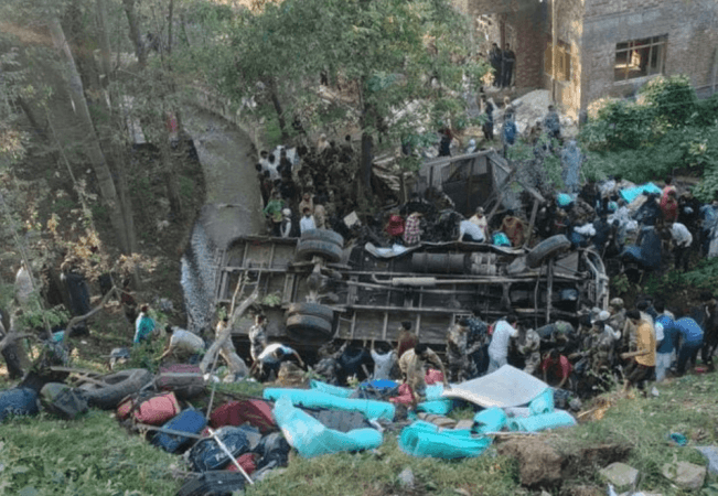 Eight foreign tourists injured in road accident in Bihar accident