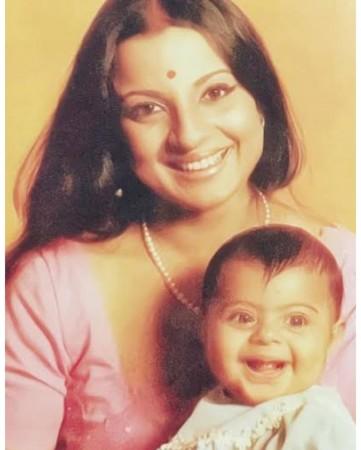 'Happy 18 Our evergreen, crazy, beautiful goddess': Kajol, Tanishaa celebrate mom Tanuja's 81st birthday 'Happy 18 Our evergreen, crazy, beautiful goddess': Kajol, Tanishaa celebrate mom Tanuja's 81st birthday